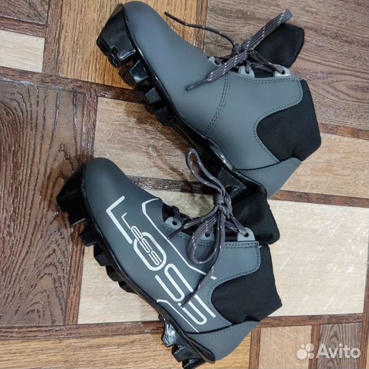 Лыжные ботинки размер 34
