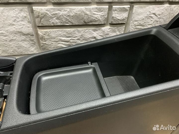 Skoda Karoq Консоль центральная с подлокотником