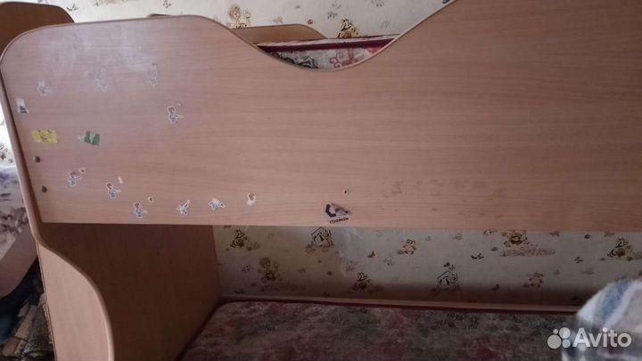 Кровать двухьярусная
