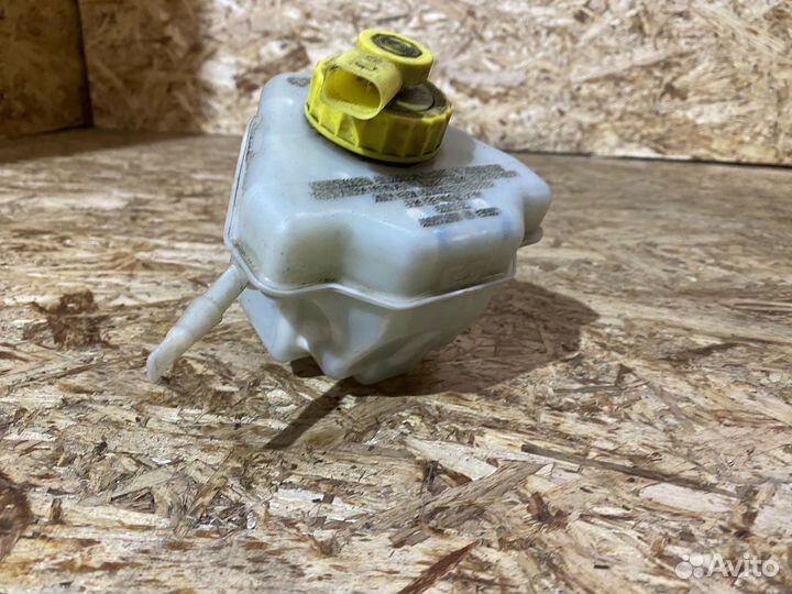 Бачок тормозного цилиндра VW Touareg GP 02-10