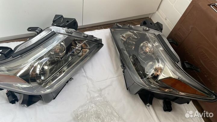 Передние фары на Lexus LX 570 2012-2015 года