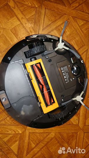 Робот пылесос с камерой