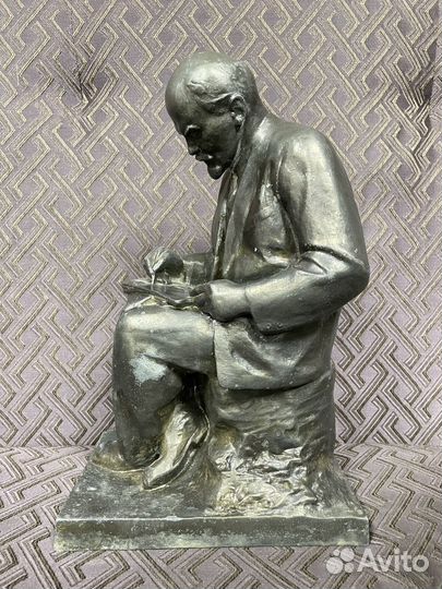 Статуэтка Ленина