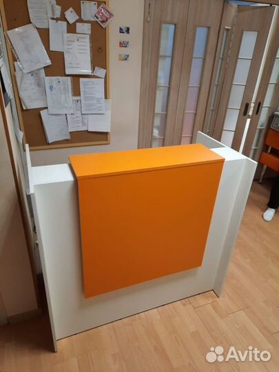 Стойка ресепшн