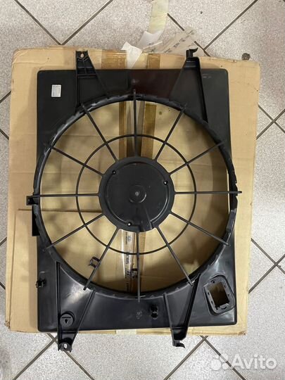 Диффузор вентилятора охлаждения Tucson (04-09)