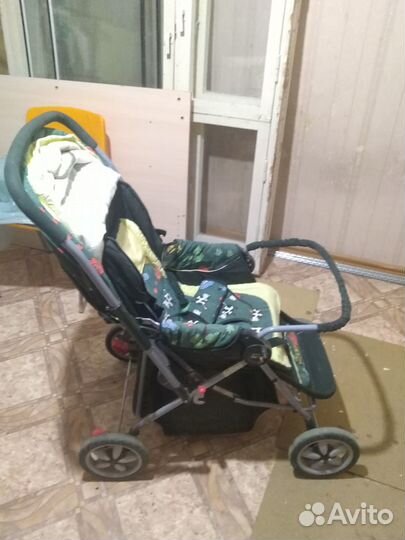 Сидящая детская коляска красный