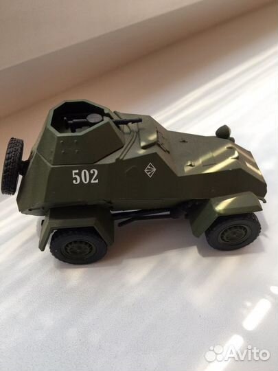 Модель 1:43 броневик