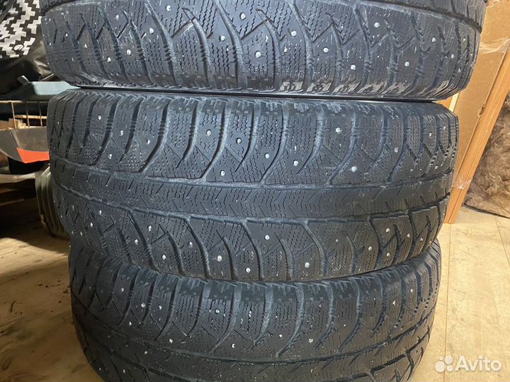 Bridgestone Ice Cruiser 7000 215/60 R17
