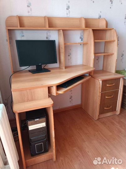 Компьютерный стол