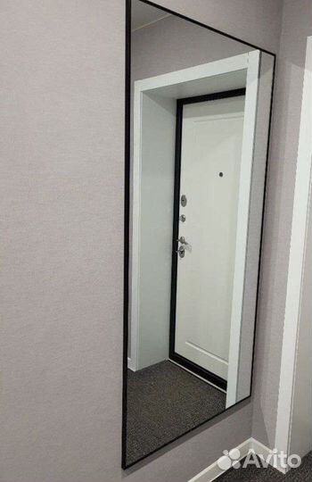 Дизайнерское зеркало в тонкой алюминиевой рамке