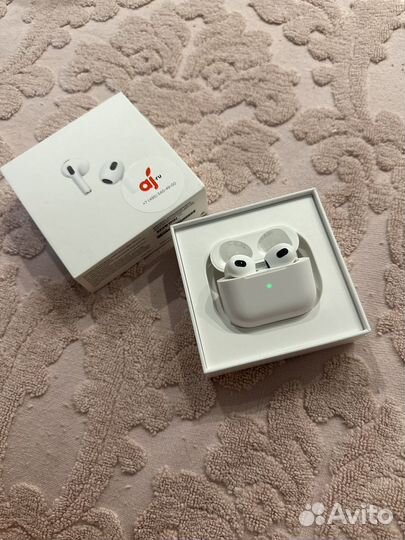 Apple AirPods 3 lightning