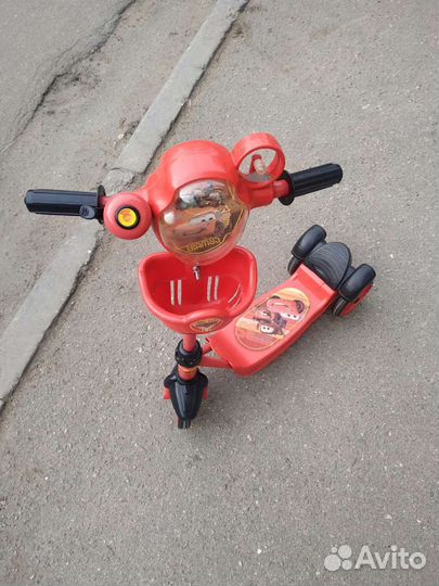 Самокат трехколесный