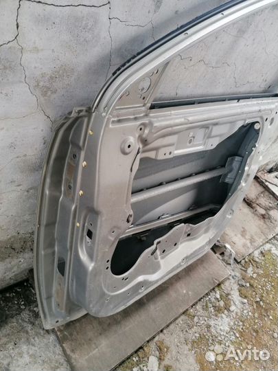 Передняя правая дверь Kia Sportage 2010