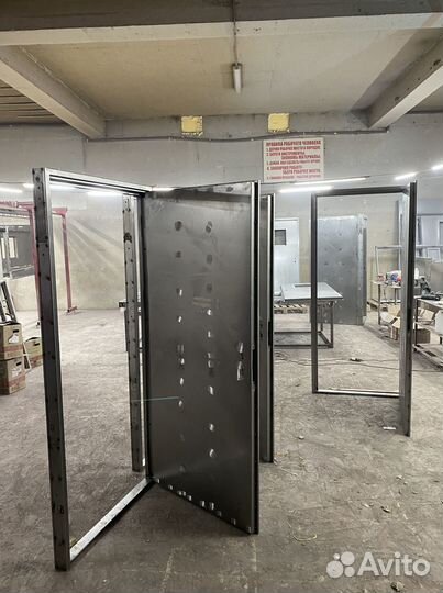 Двери тамбурные, подъездные