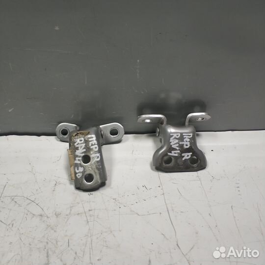 Петля передней правой двери Toyota RAV4 XA30