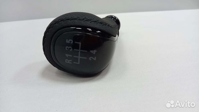 Чехол ручки кпп в стиле Веста с черной строчкой