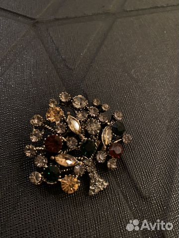 Брошь дерево с камнями