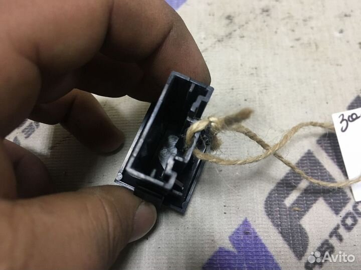 Заглушка кнопки Хендай Элантра