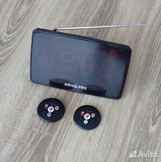 Табло отображения вызова на русском, кнопка вызова