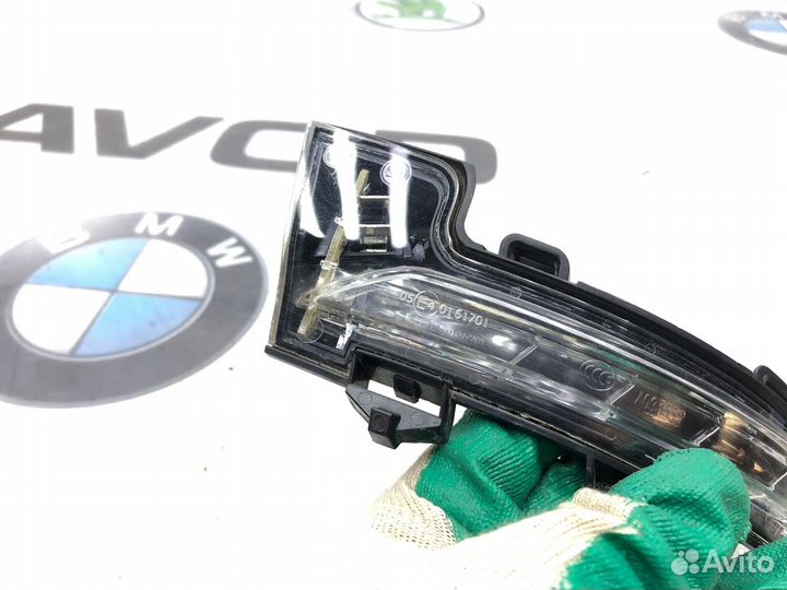 Поворотник зеркала заднего вида левый Skoda