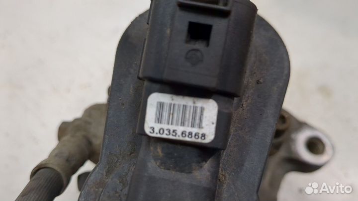 Суппорт левый задний Audi Q3