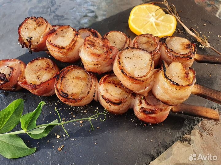 Шашлычки из гребешка в беконе