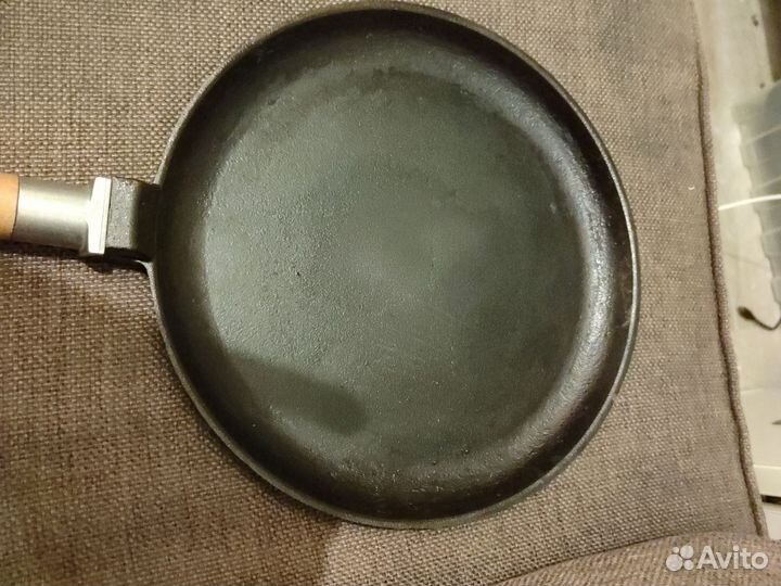 Чугунная сковорода блинная 24см