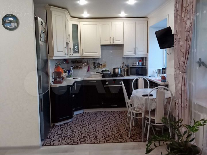 2-к. квартира, 43 м², 3/5 эт.