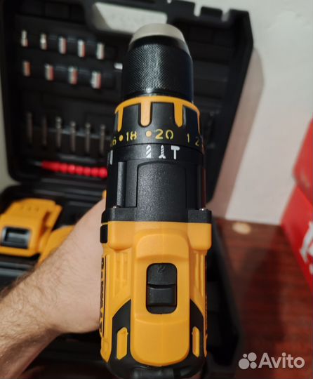 Шуруповерт dewalt 26v ударный + набор бит