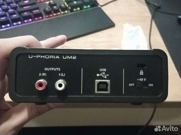 Внешняя аудиокарта Behringer u-phoria UM2