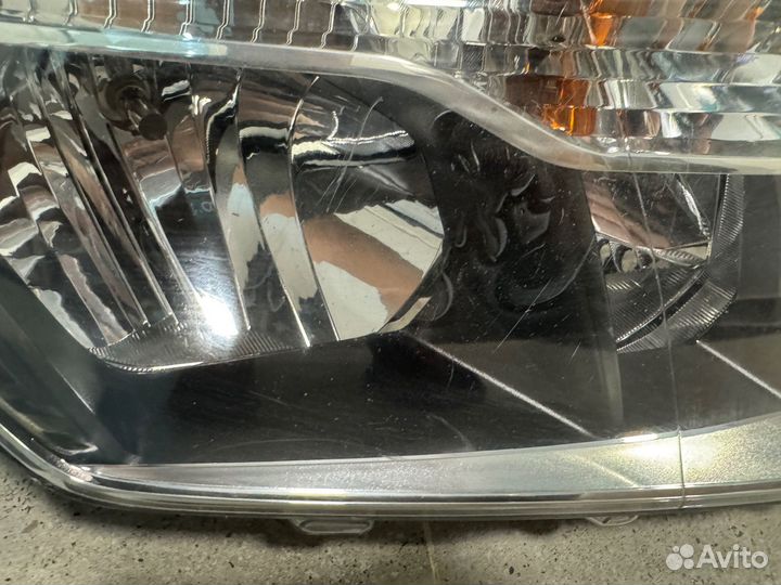 Фара правая Nissan Terrano 2014-н.в