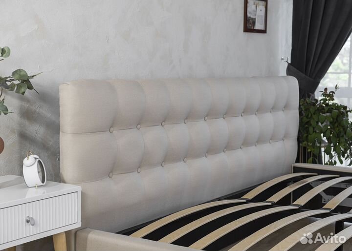 Кровать двуспальная 180 на 200 с мягким изголовьем