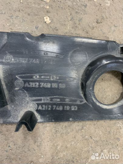 Насадка на замок крышки багажника Мерседес Е 212