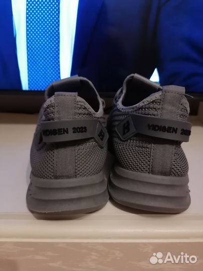 Кроссовки мужские новые 41