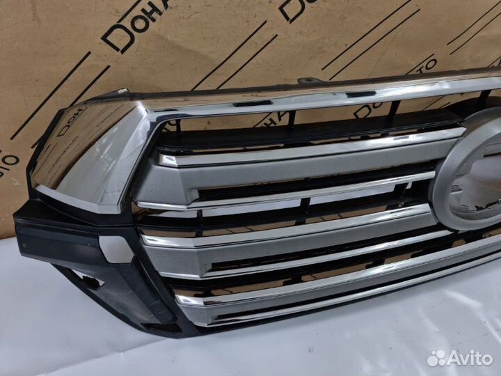 Решетка радиатора Toyota Land Cruiser 200
