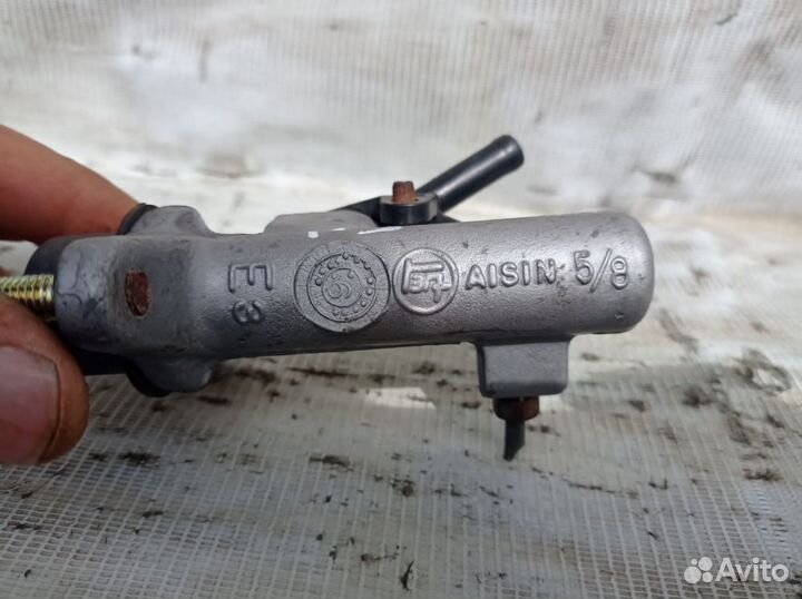 Toyota Yaris 1 главный цилиндр сцепления