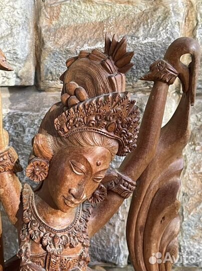 Богиня Апсара. Красное дерево