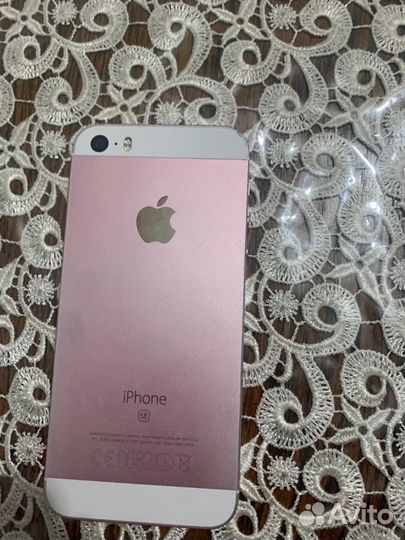 Телефон iPhone se 2016