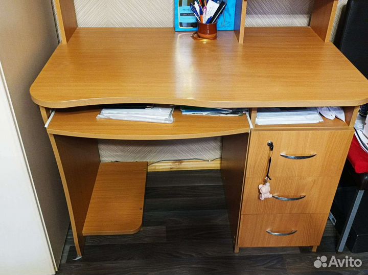 Стол письменный компьютерный