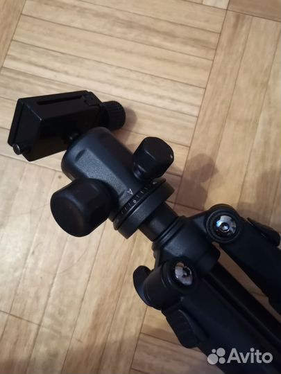 Штатив для фотоаппарата