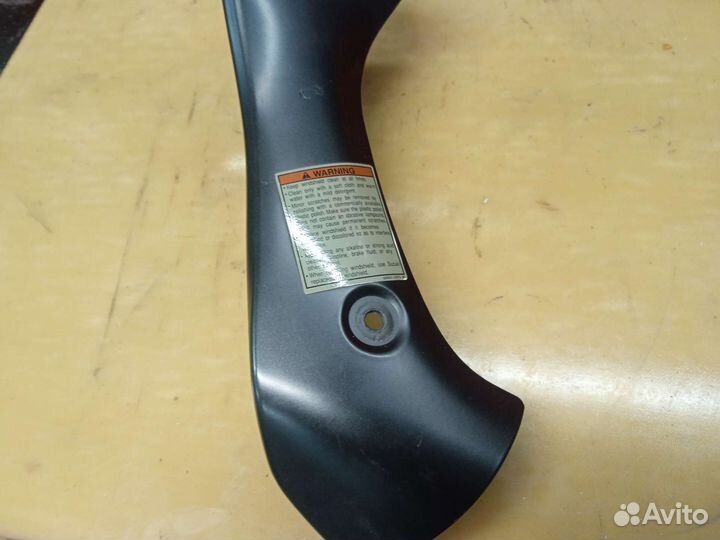 Suzuki GSX-R 1000 K5 - K6. Пластик воздуховода