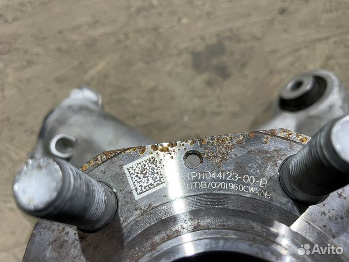 Кулак (цапфа) задний правый Tesla model 3,Y