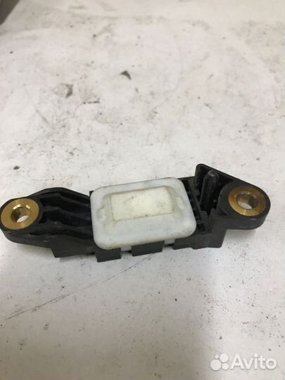 Датчик удара задний левый Mercedes-Benz E-Class