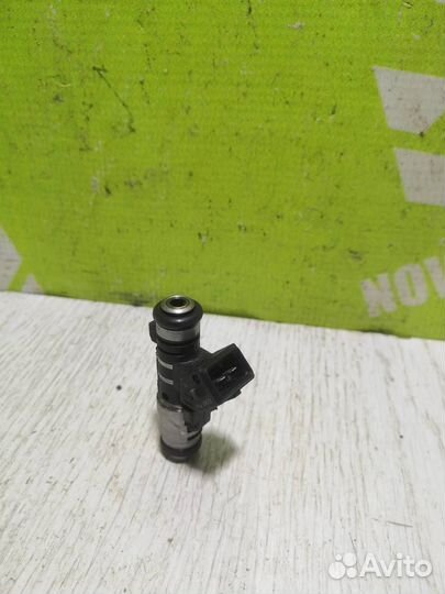 Форсунка инжекторная Пежо 206