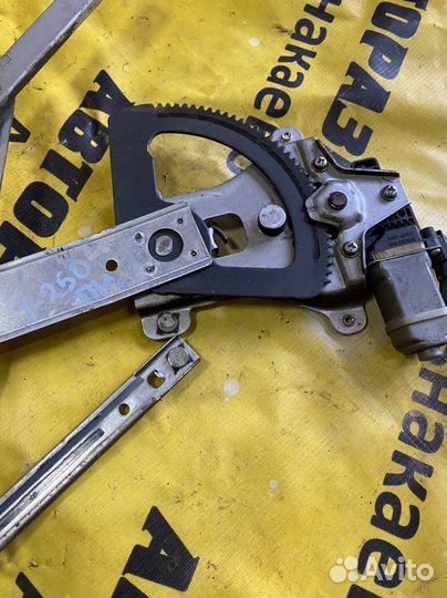 Передний левый стеклоподъемник Chevrolet Aveo T250