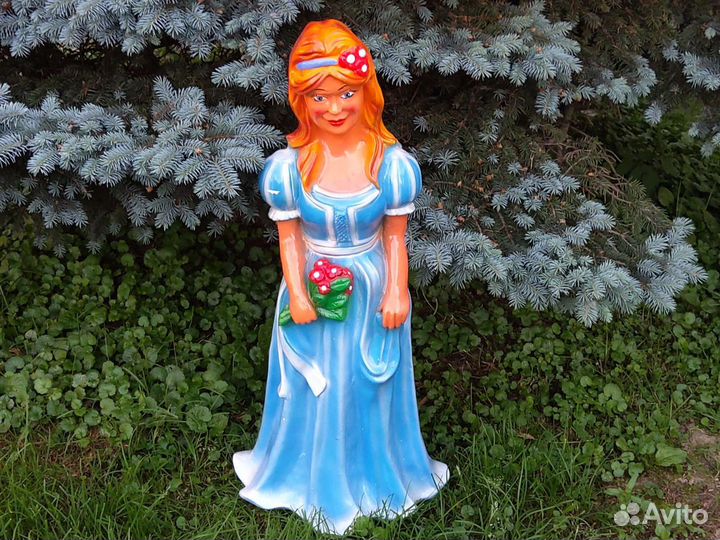 Фигура из гипса садовая.Высота 70 см