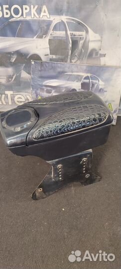 Универсальный подлокотник Audi 100 C4