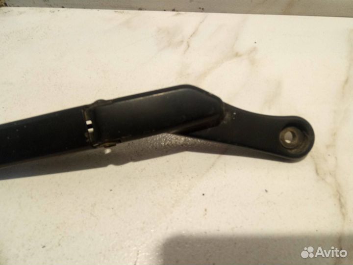 Поводок стеклоочистителя правый Audi A6 4B1955408D