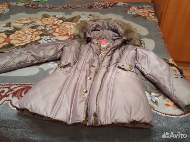Куртка на позднюю осень и на зиму.Воротник из нату