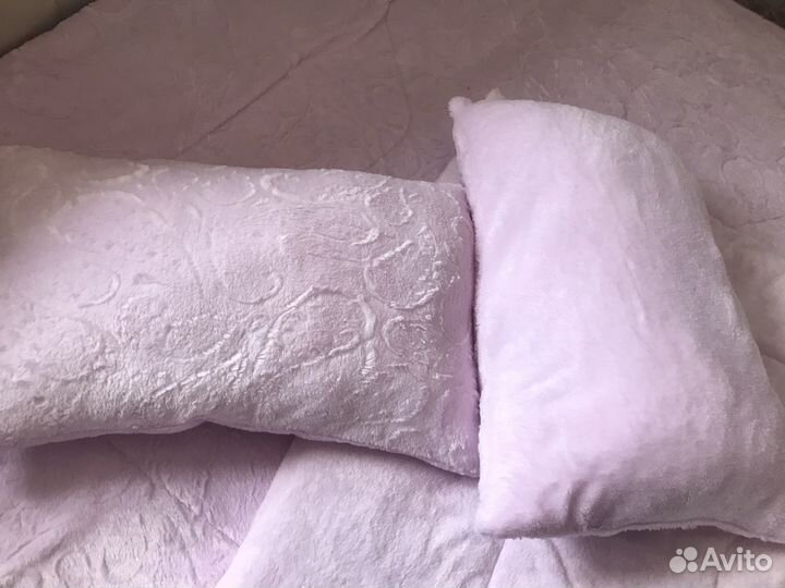 Пледы и покрывало